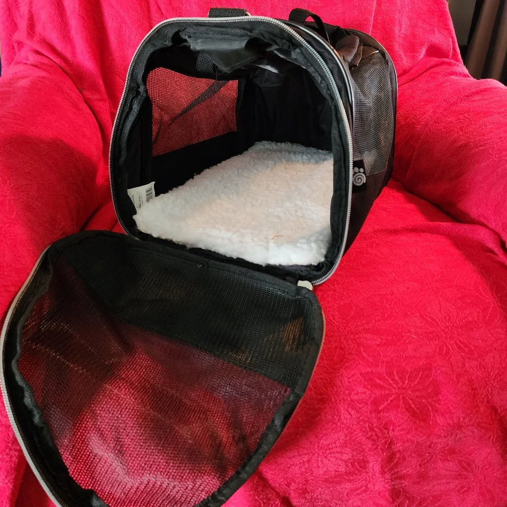 Pet carrier